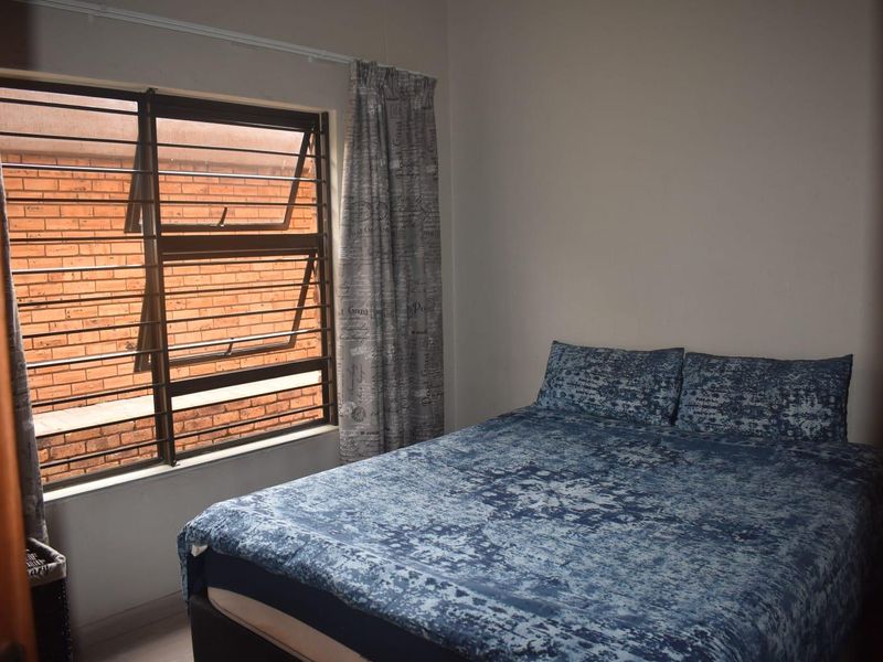 Popular complex - ground floor unit - Photo 10