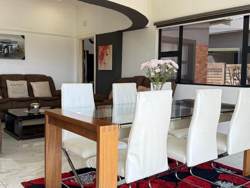 Lovely Home - Photo 9