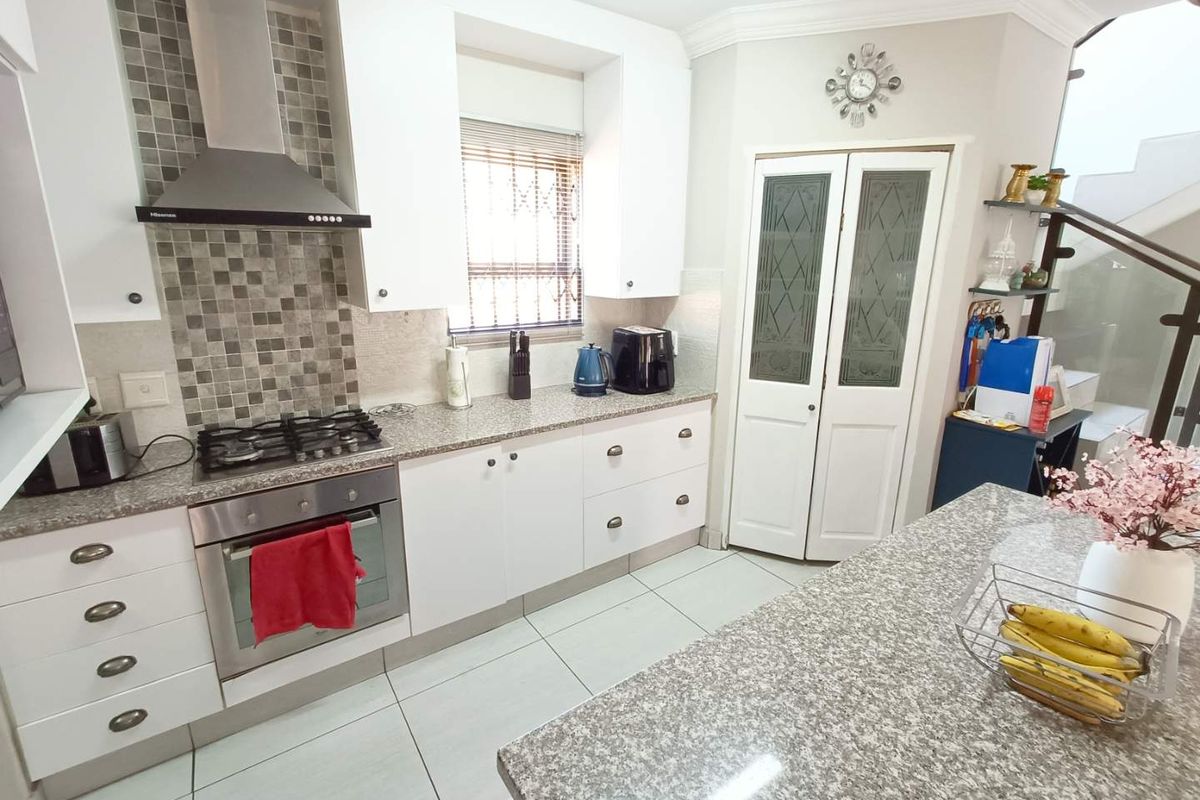 THIS BEAUTIFUL MODERN PROPERTY IS FOR SALE IN A SECURE ESTATE!!! - Photo 2