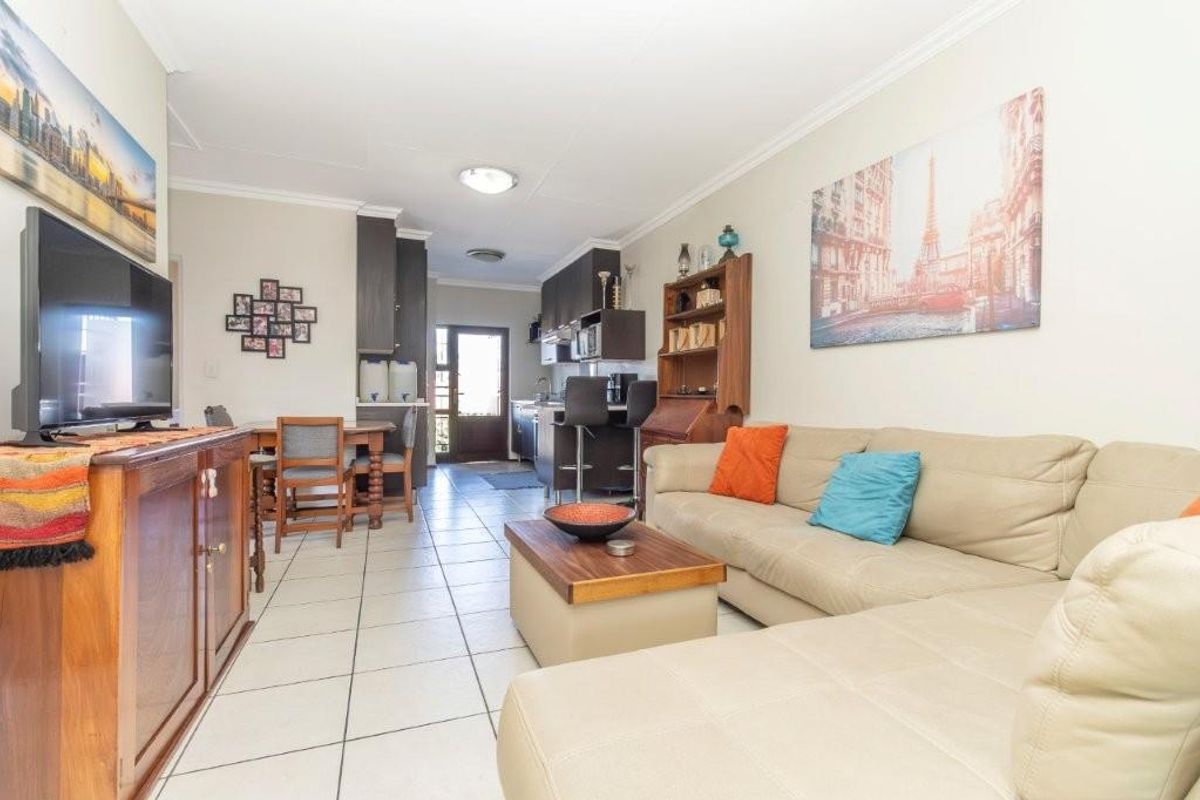 Convenient living with 24/7 security & prime location access! - Photo 3