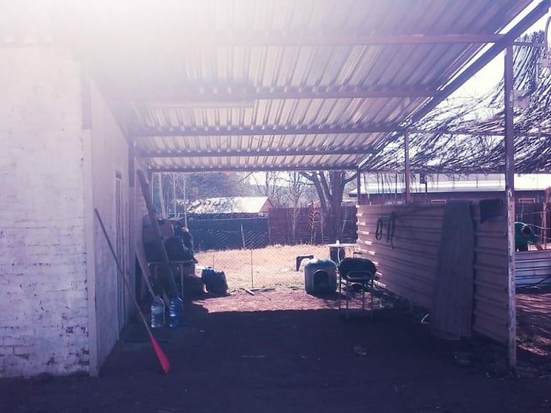 SMALL HOLDING .TWO FLATLETS.STRONG WATER. TWO BOREHOLES.SAVE AREA.CAN BUILD EASY 6 HOUSES. - Photo 6