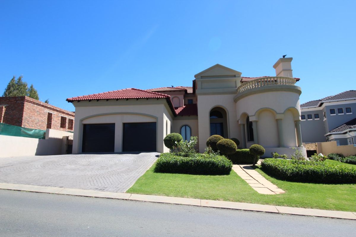 Luxury Fairway Living in Blue Valley Golf Estate - Photo 2