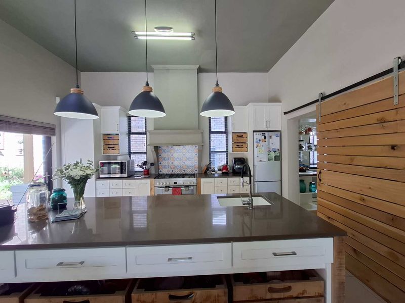 Refined Luxury Townhouse now selling a million dollars below valuation! - Photo 6