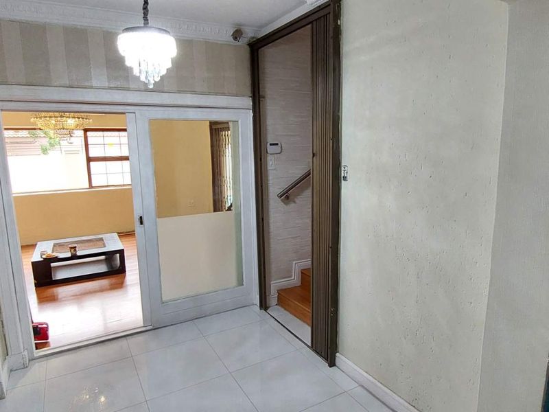 Entertaining and living space for all - Photo 4