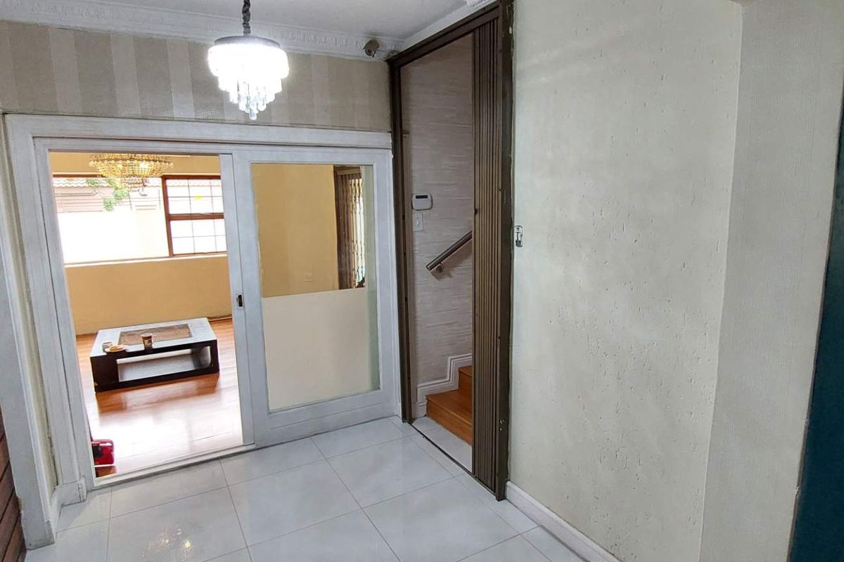 Entertaining and living space for all - Photo 4