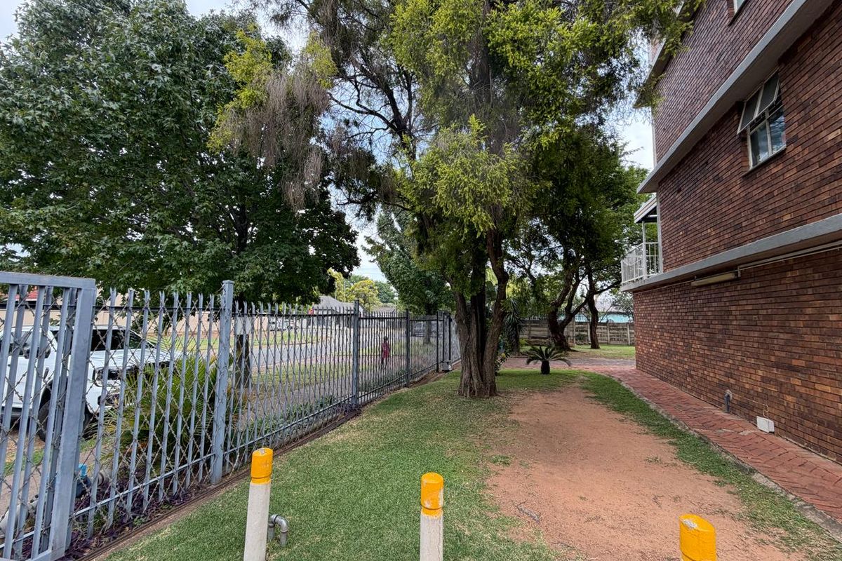Spacious 3-Bedroom Apartment in Rietfontein for Sale - Photo 3