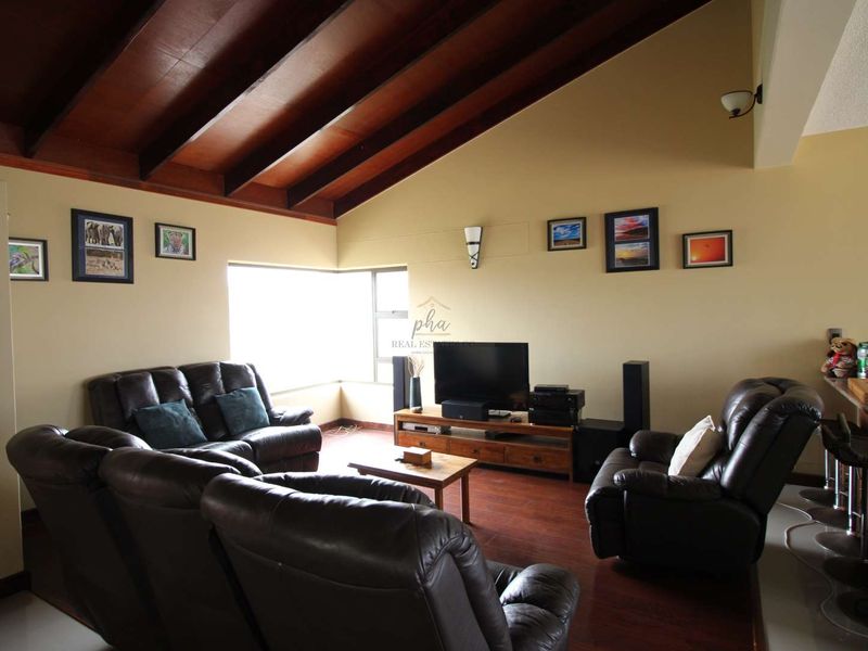5 Bedroom family home for sale - Swakopmund (Vogelstrand) - Photo 8