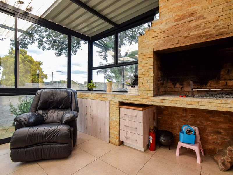 Sleek, modern duet with fine finishes - Garsfontein - Photo 6