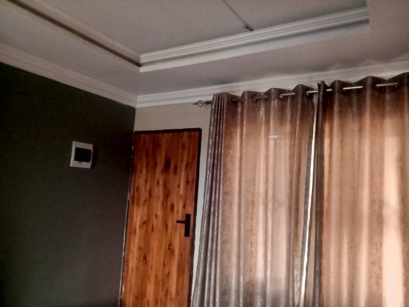 Cozy 2-Bedroom Flat with Modern Amenities in Devon, Nigel - Photo 3