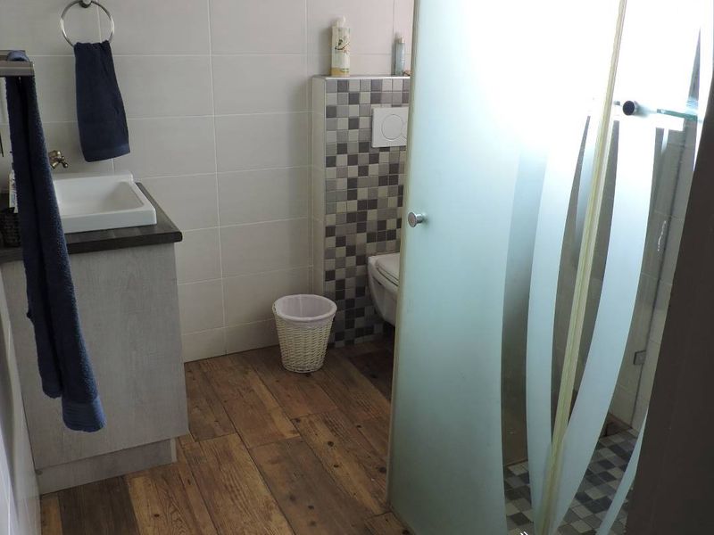 FOR SALE - TRIPLE-STOREY WATERFRONT HOME IN SWAKOPMUND WITH 4 LUXURIOUS EN-SUITE BEDROOM - Photo 10