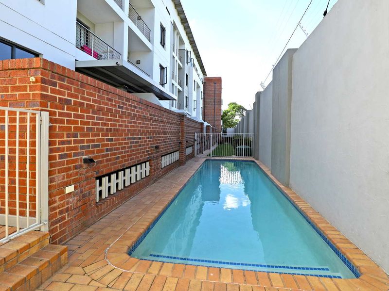 Stylish and Secure 2 bedroom Furnished apartment at The Cube Rivonia! - Photo 10