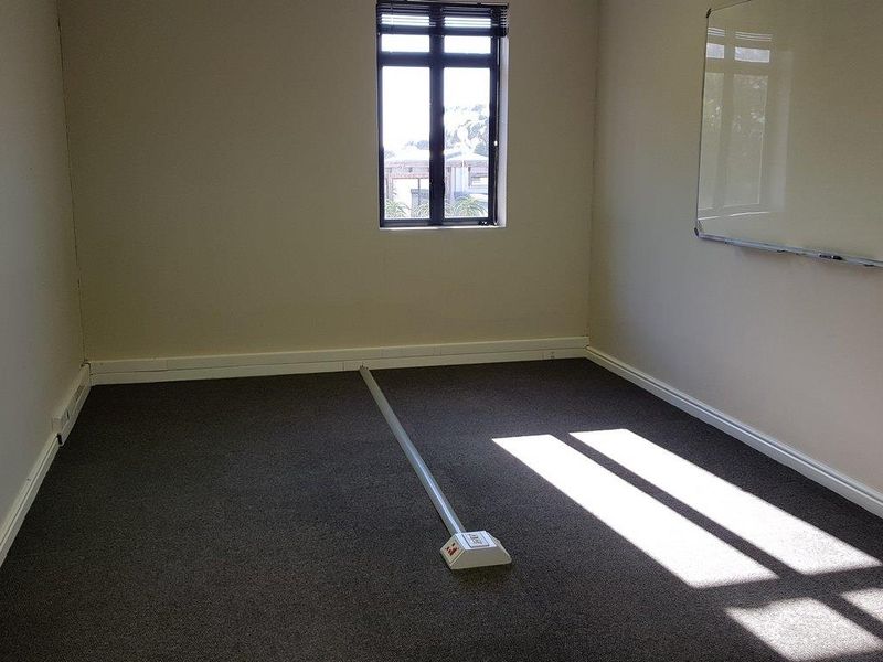Neat Offices in Westlake Business Park - Photo 10