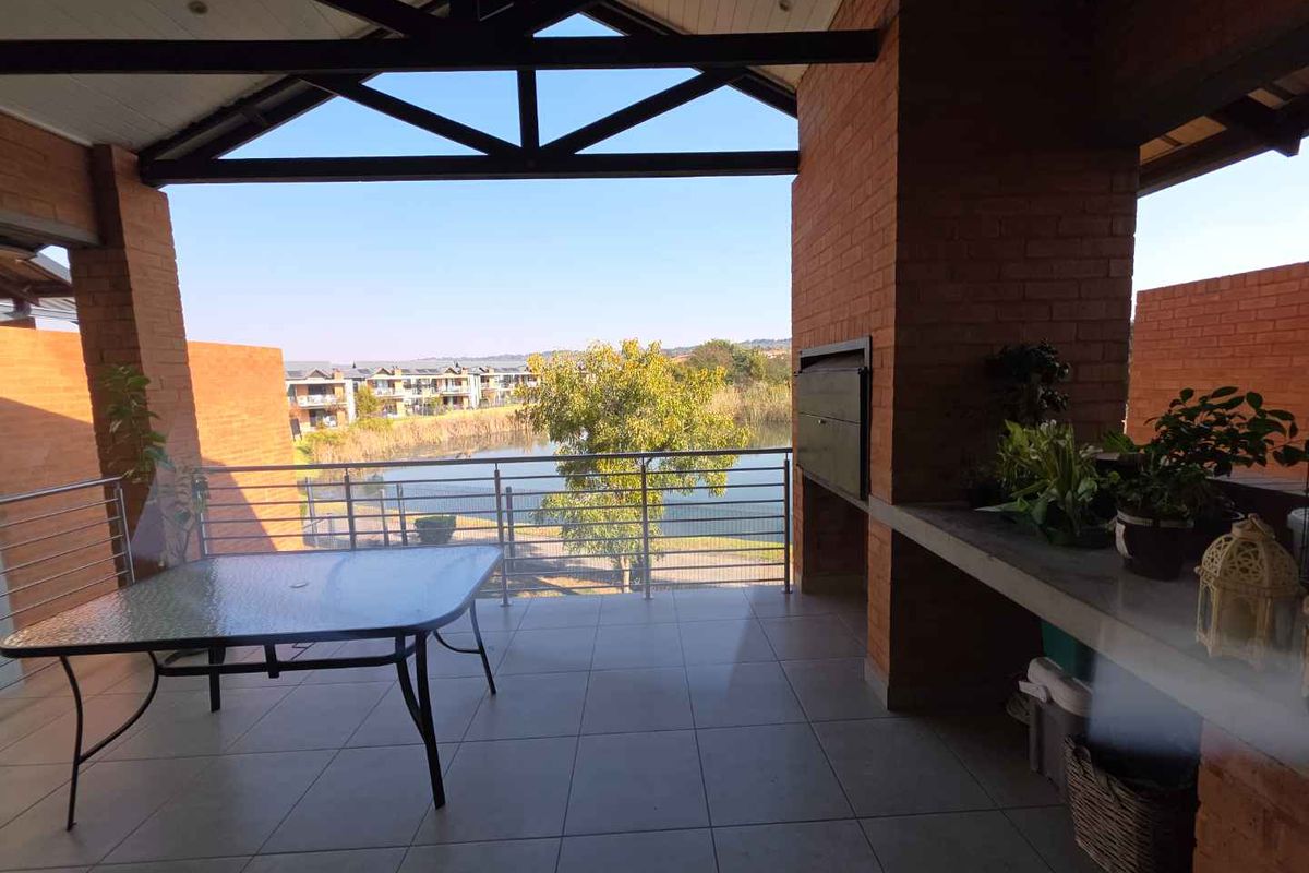 Modern, Stunning 3-Bedroom Apartment for Rent in Six Fountains Estate.  Truly the entertainer's dream! - Photo 4