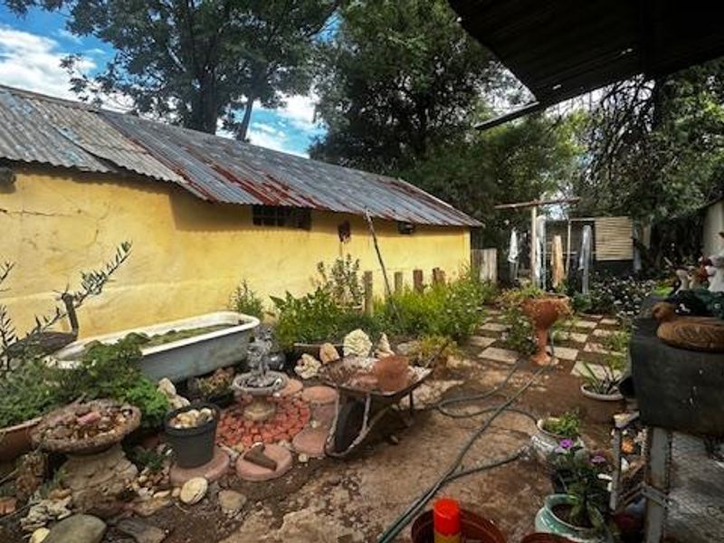 Charming Home on a Spacious Erf in Petrusburg – Endless Potential! - Photo 10