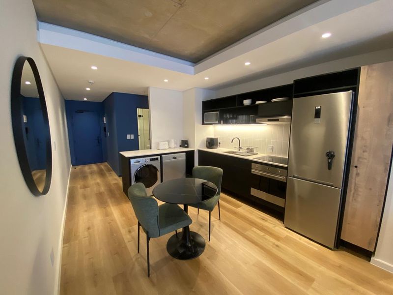 Lovely furnished 2 bedroom in Station House - Photo 3