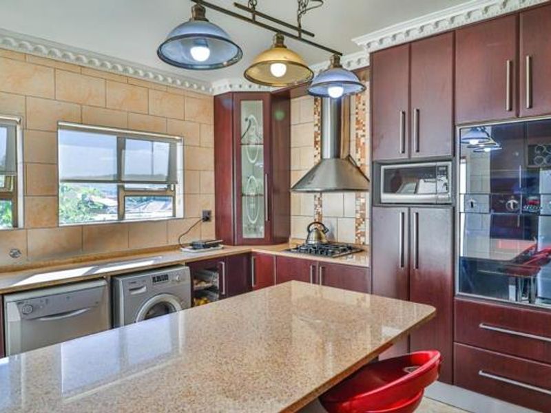 3 Bedroom Home for Sale in Mulbarton - Photo 2