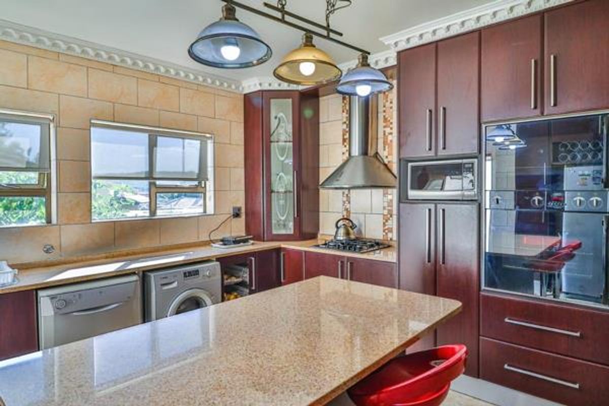 3 Bedroom Home for Sale in Mulbarton - Photo 2