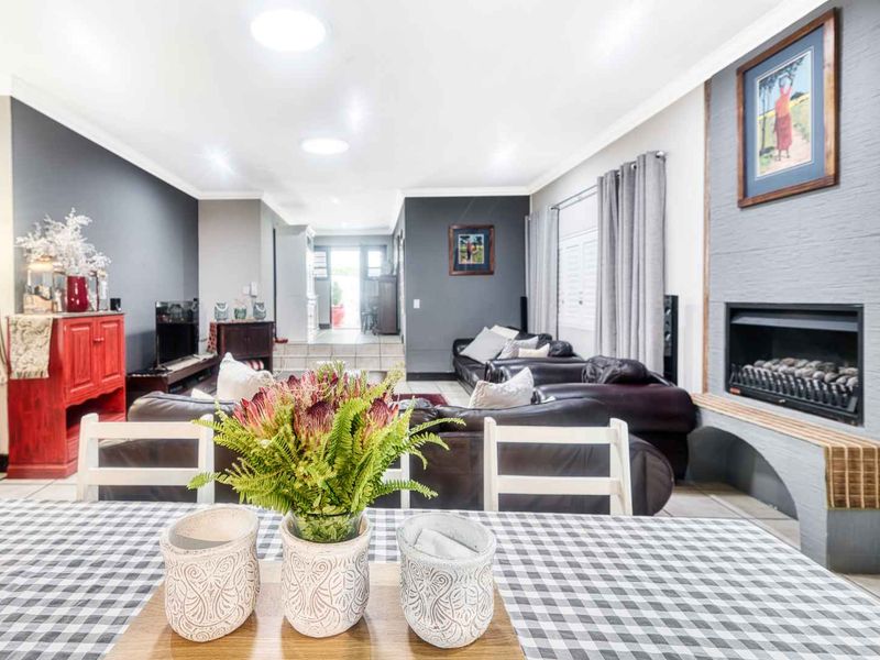 LARGE RESIDENTIAL HOME FOR SALE - Photo 4