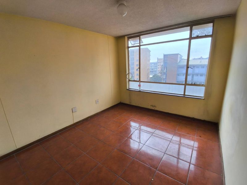 Spacious 2 Bedroom Apartment  in Sunnyside - Photo 10