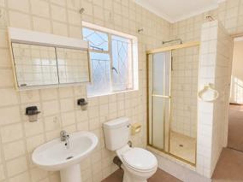 Family Home with Income-Generating Potential in Primrose Hill - Photo 6