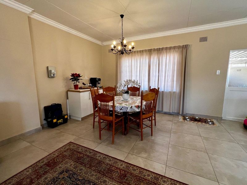 Newly renovated - Photo 3