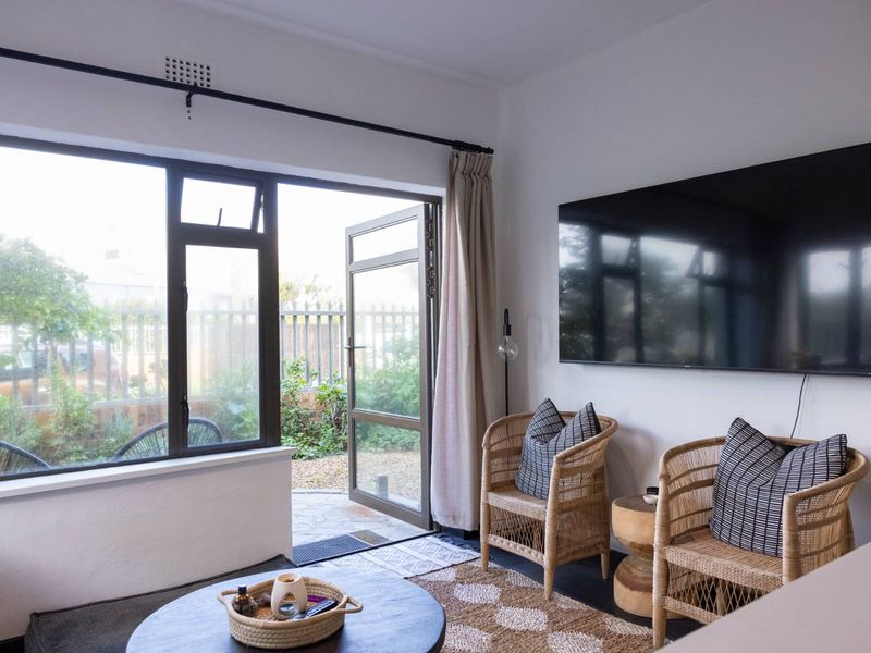 Architecturally Renovated Garden Apartment in the Heart of Fish Hoek! - Photo 2