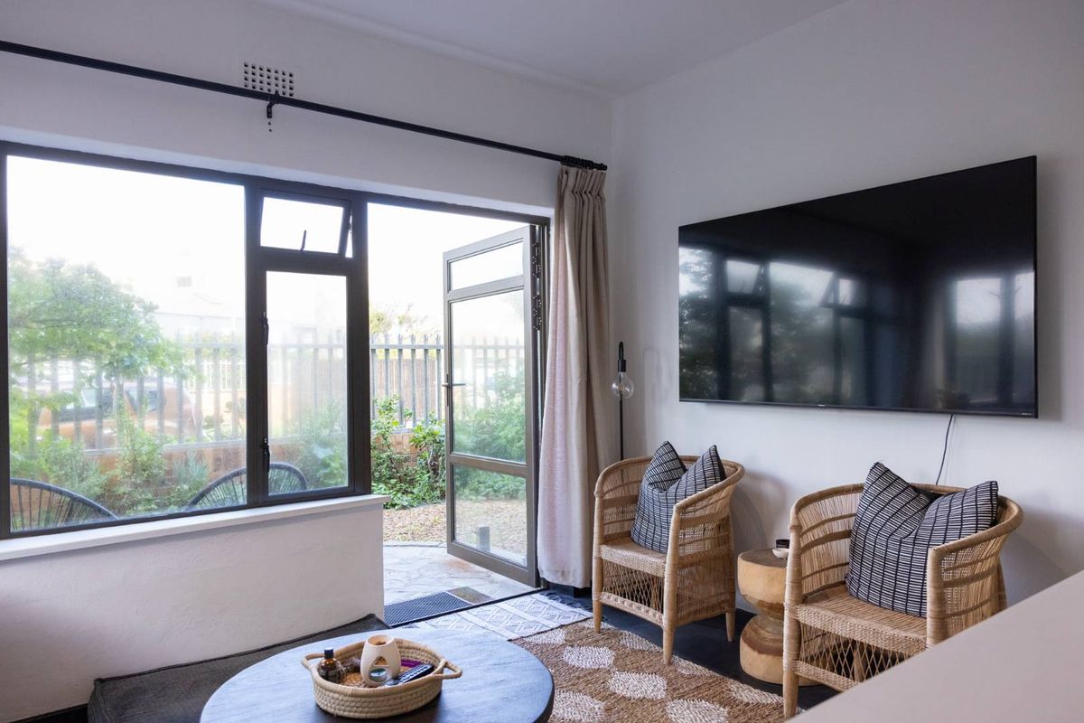 Architecturally Renovated Garden Apartment in the Heart of Fish Hoek! - Photo 2