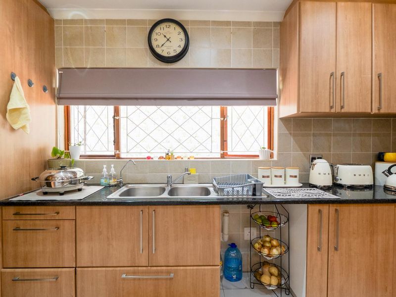 Modern pet friendly simplex - Photo 7