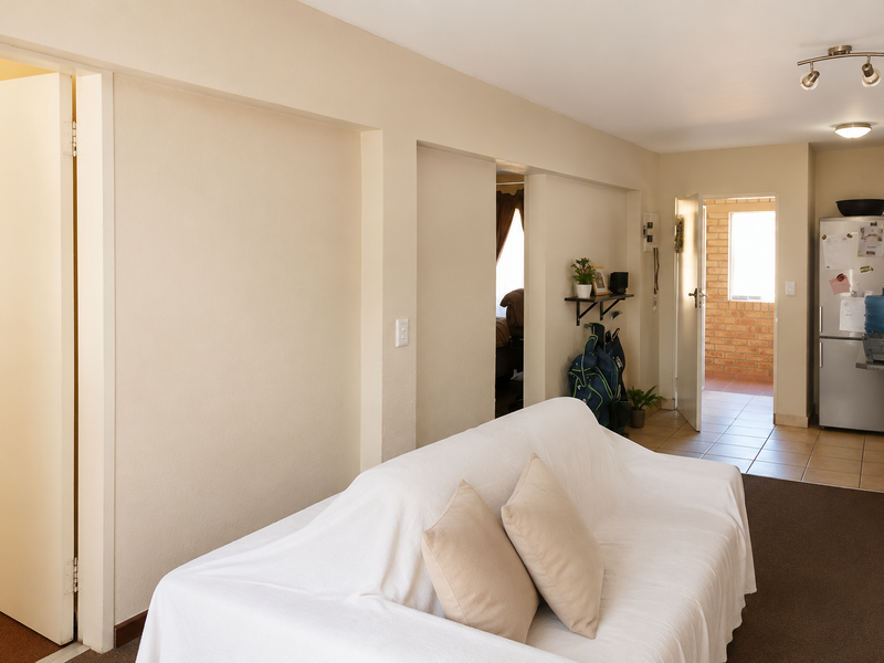 Spacious 2-Bedroom Apartment for Sale in Wilro Park, Roodepoort - Photo 3