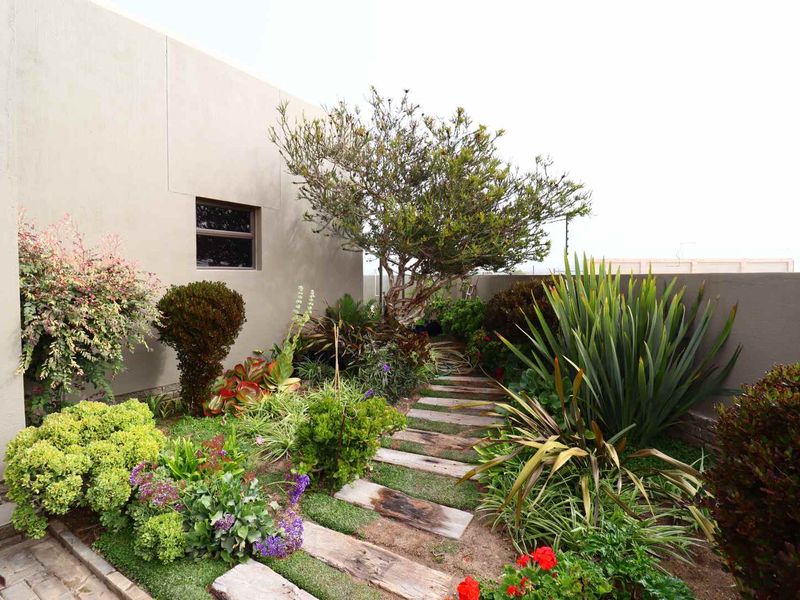 3-Bedroom Family Home with Flatlet for Sale in Swakopmund Namibia - Photo 5