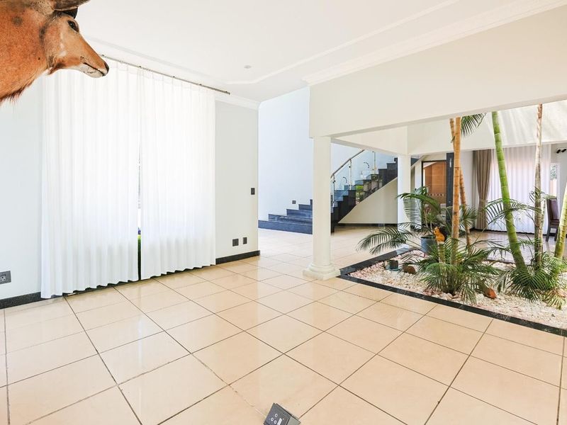 Modern 6-Bedroom Glass Palace – Furnished Luxury Living - Photo 9