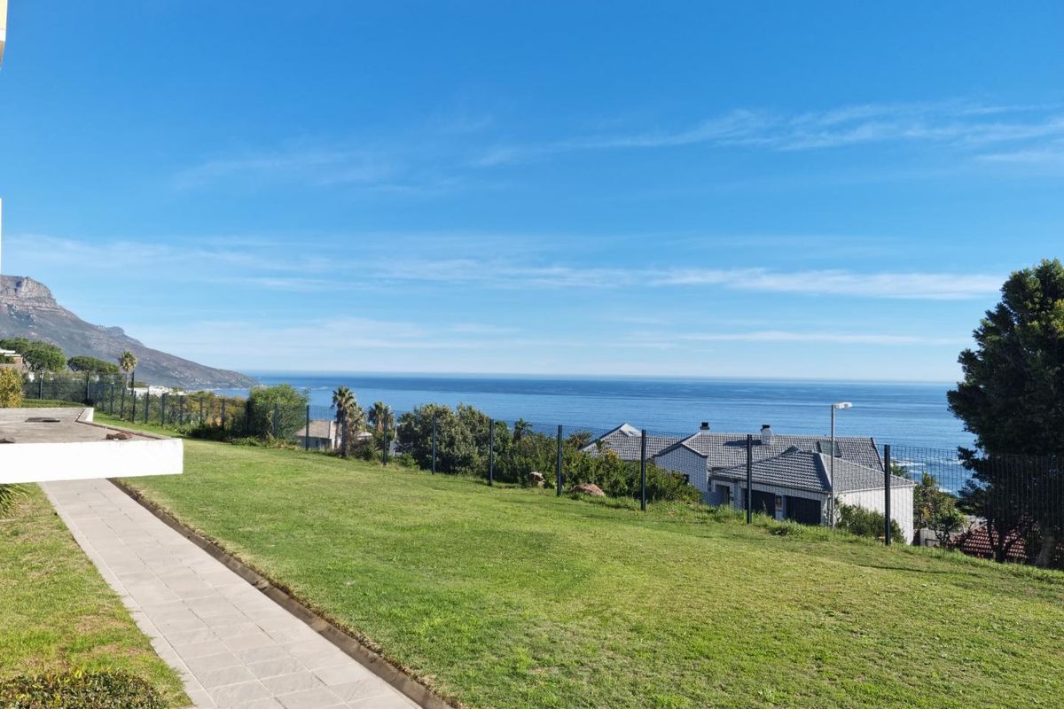 Unfurnished 3-Bedroom Apartment To Rent in Camps Bay - Photo 2