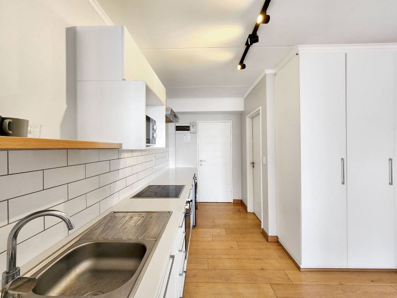 URBAN BLISS, FULLY FURNISHED, LOCK UP AND GO AND AIRBNB ALLOWED - Photo 8