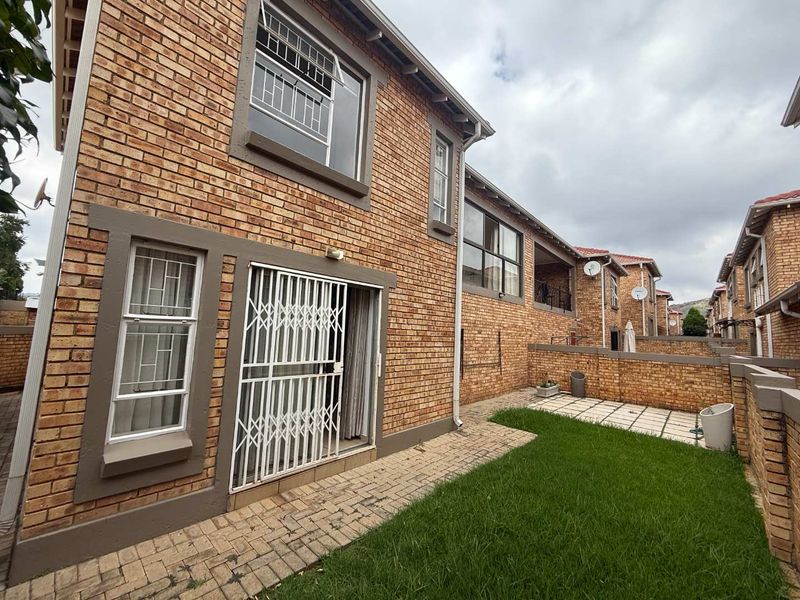 Spacious Face-Brick Duplex – Immediate Occupation Available - Photo 9