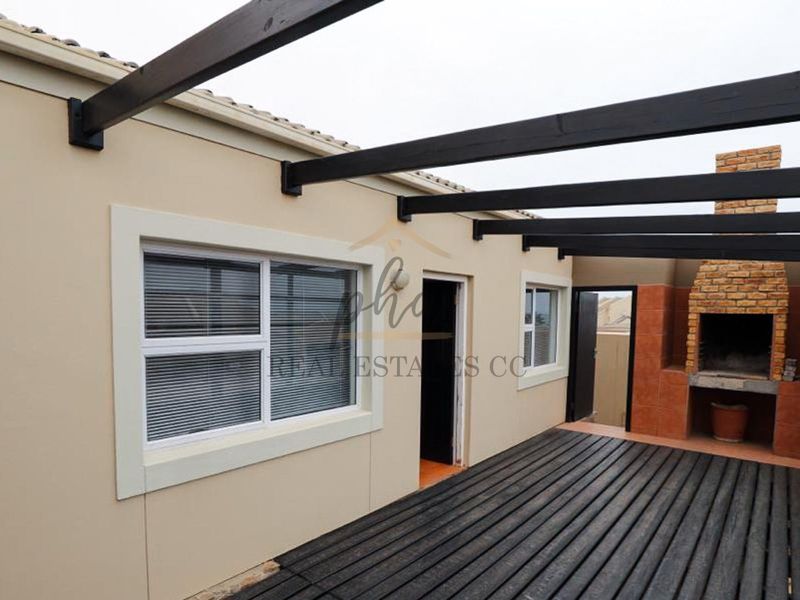 3 Bedroom Apartment For Sale - Long Beach (Ext 1) - Photo 2