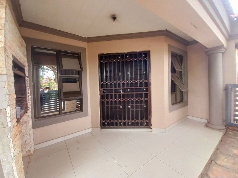 Three bedrooms house for sale in Elandspoort - Photo 2