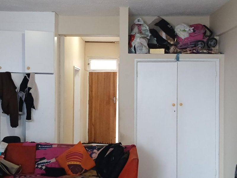 Secure 1-Bedroom Apartment in Vibrant Durban Central Complex - Photo 3