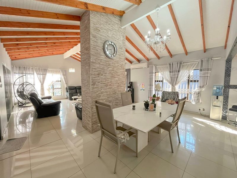 Magnificent home in Upper Glen Hills! - Photo 10