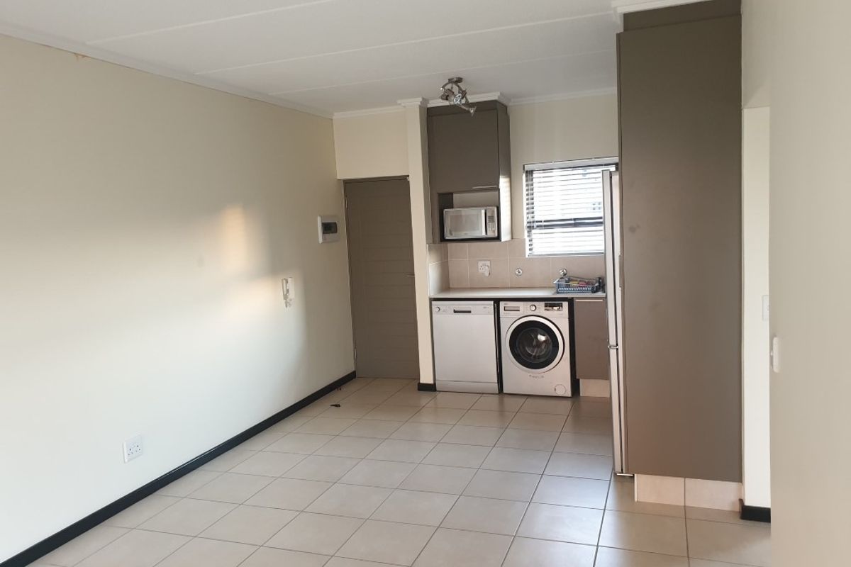 1 BEDROOM APARTMENT FOR SALE IN LONE HILL - Photo 5