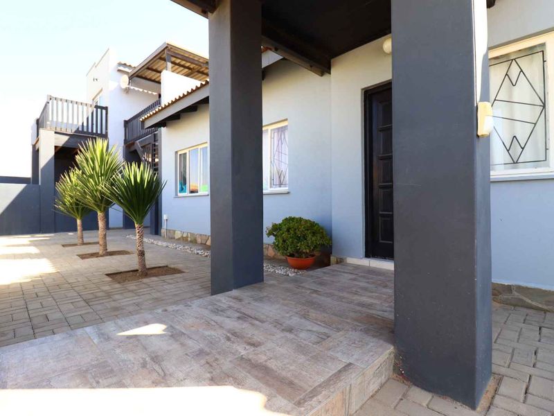 Family House with 3 Flats for Sale, Swakopmund Tamariskia - Photo 10