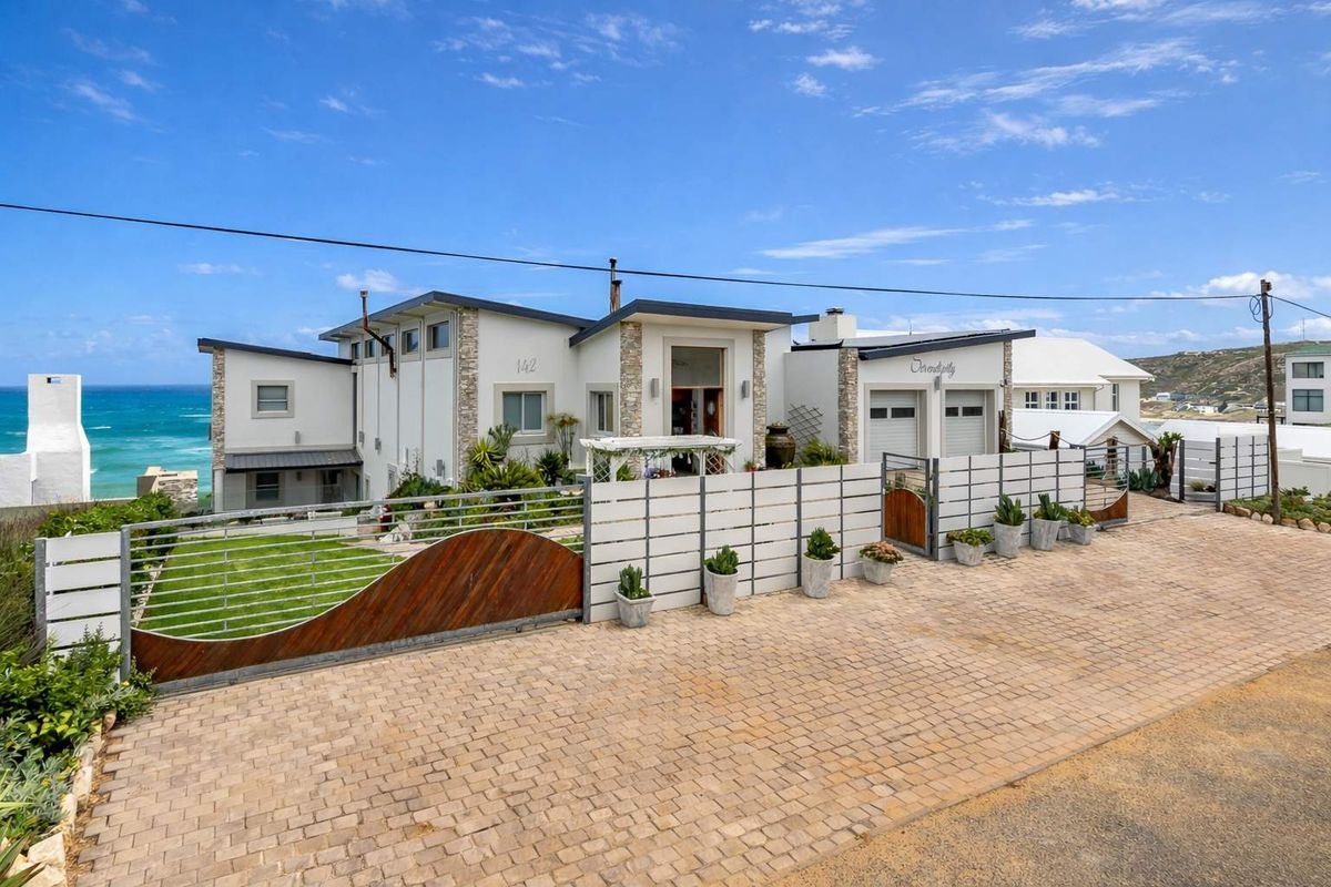 Beachfront Home on sandy shores - A Coastal Gem - Photo 3