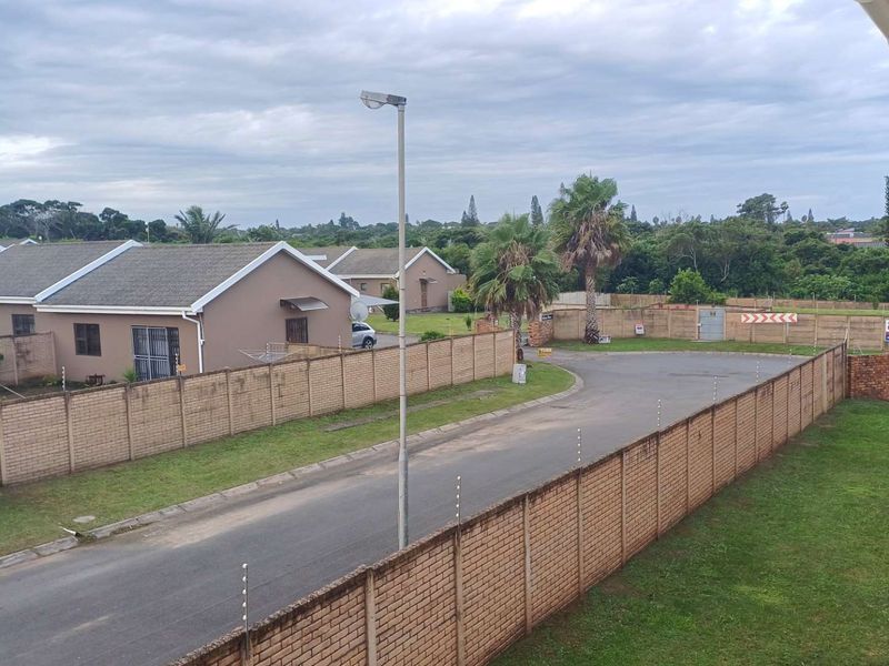 Starter home in a centrally located complex - Photo 10
