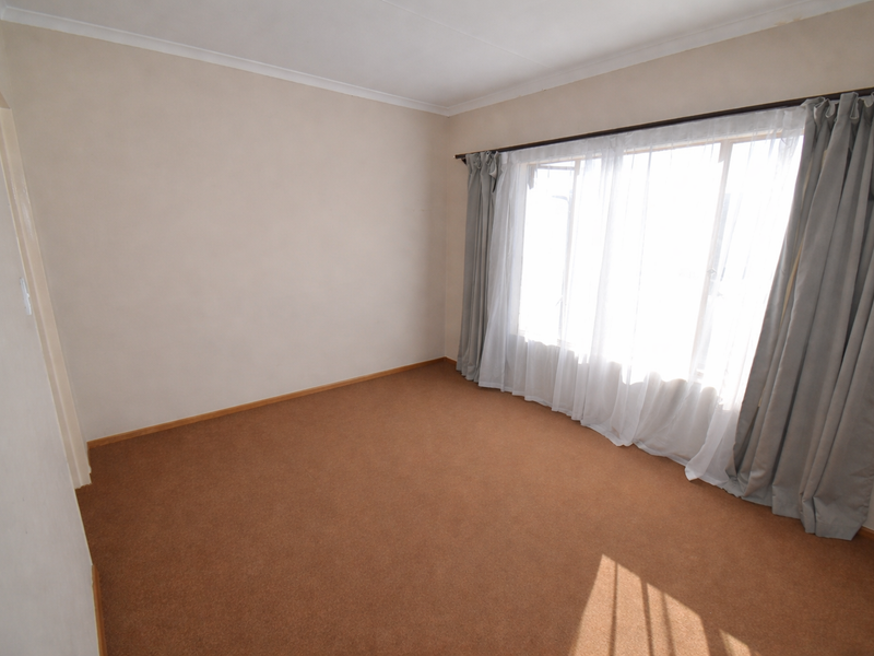 Modern First Floor Apartment - Photo 9