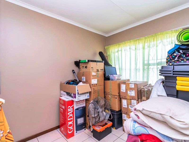 Low Maintenance Two Bedroom Home - Photo 10