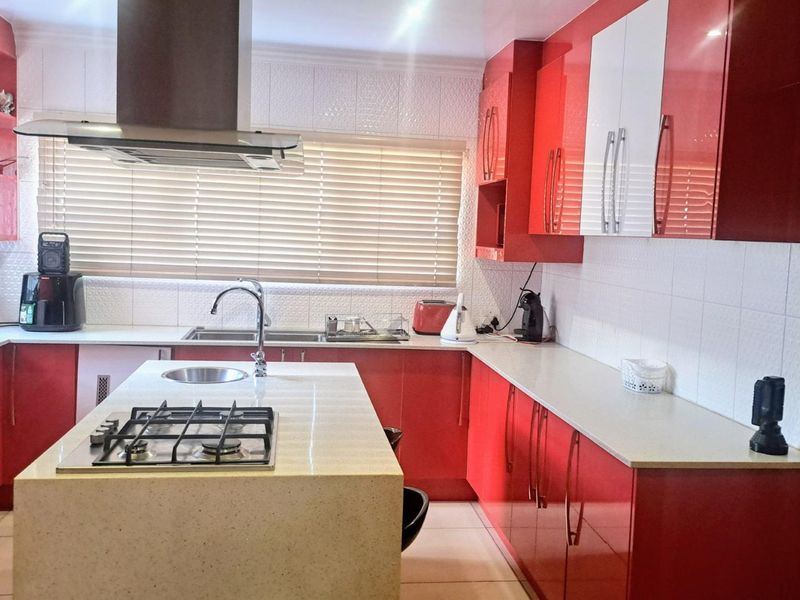 Immaculate multiple-living property for sale in Haddon, Johannesburg South - Photo 3