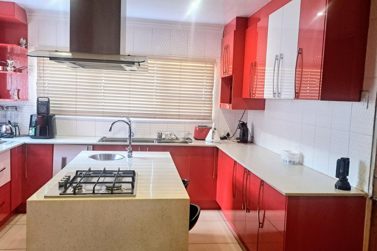 Immaculate multiple-living property for sale in Haddon, Johannesburg South - Photo 3