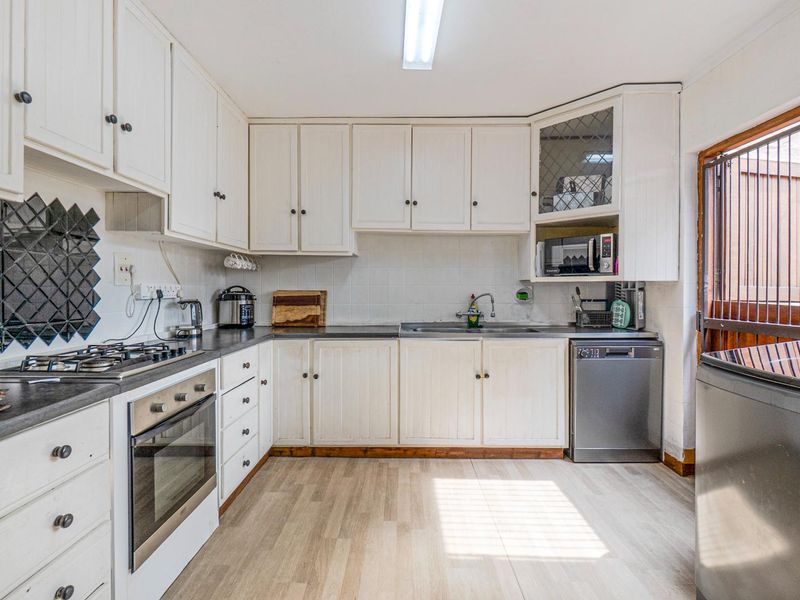 Pet friendly duplex - Photo 2