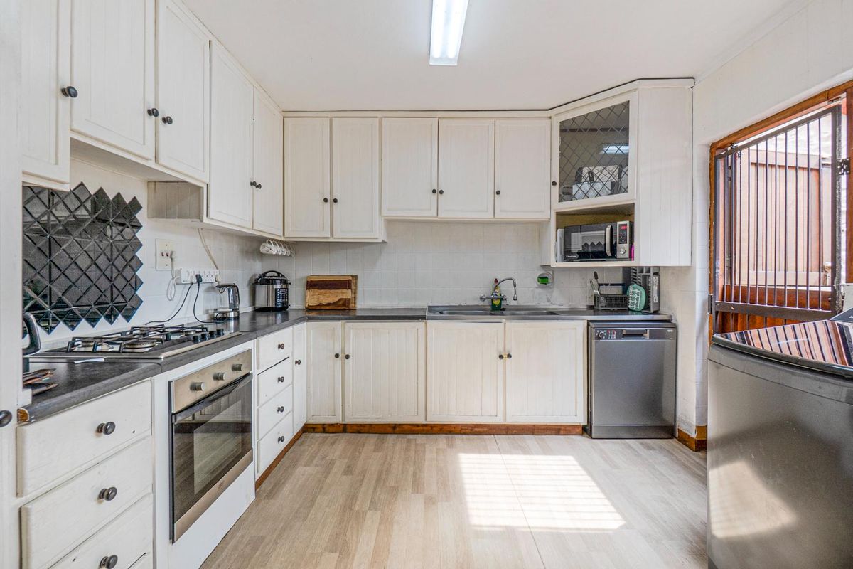 Pet friendly duplex - Photo 2