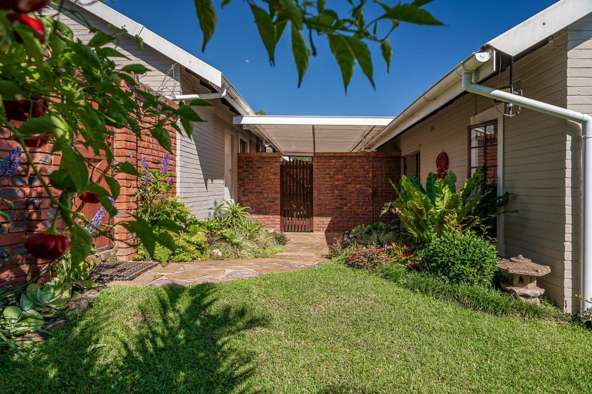 "Snap Up This Charming Townhouse Before It's Gone!" - Photo 5