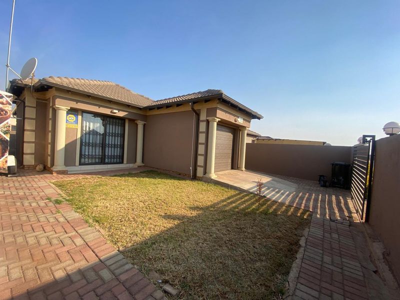 Three Bedroom Home for Rent - Photo 3